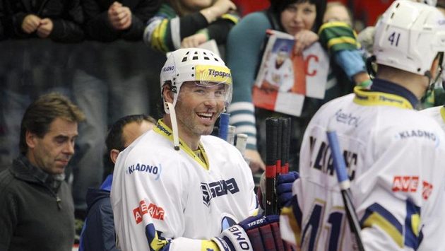 Hvězda Kladna Jaromír Jágr s velkou pravděpodobností v úterý proti Brnu nenastoupí. Hvězda Kladna Jaromír Jágr s velkou pravděpodobností v úterý proti Brnu nenastoupí.