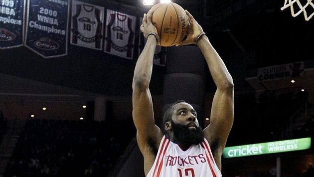 Rockets k výhře dovedl James Harden s 31 body. Rockets k výhře dovedl James Harden s 31 body.