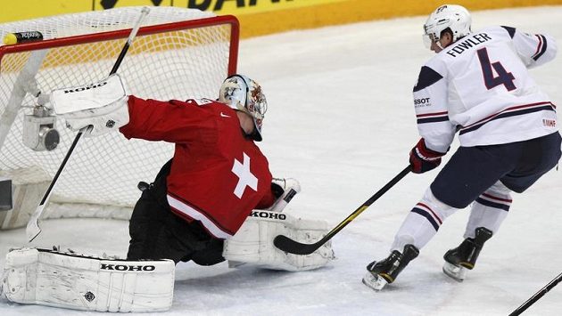 Druhý gól týmu USA vstřelil Cam Fowler, takhle překonal brankáře Reta Berru Druhý gól týmu USA vstřelil Cam Fowler, takhle překonal brankáře Reta Berru