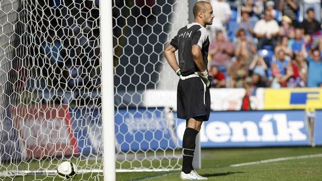Brněnský brankář Martin Doležal inkasoval v posledních dvou ligových zápasech devět gólů. Brněnský brankář Martin Doležal inkasoval v posledních dvou ligových zápasech devět gólů.