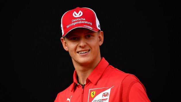 Schumacherův syn Mick při nedávných oslavách devadesátin týmu Ferrari. Schumacherův syn Mick při nedávných oslavách devadesátin týmu Ferrari.