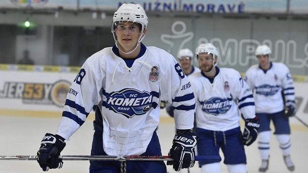 Hokejisté Komety Brno, v popředí útočník Martin Nečas. Hokejisté Komety Brno, v popředí útočník Martin Nečas.
