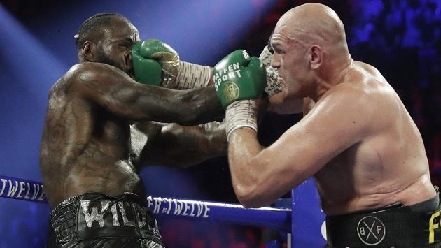 Bitva Tyson Fury (vpravo) - Deontay Wilder o titul WBC z února loňského roku. Bitva Tyson Fury (vpravo) - Deontay Wilder o titul WBC z února loňského roku.