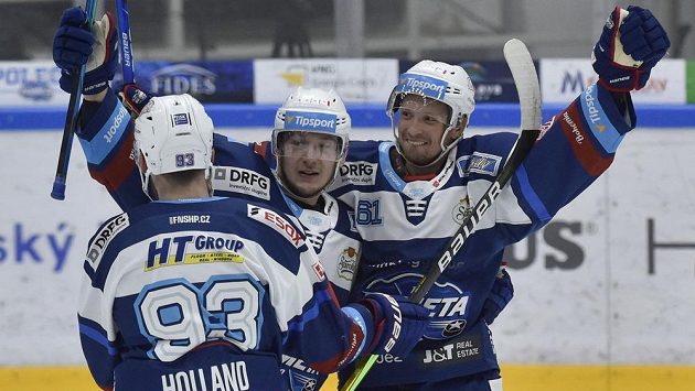 Hráči Brna se radují. Zleva Rhett Holland, Radek Kučeřík a autor gólu Daniel Rákos. Hráči Brna se radují. Zleva Rhett Holland, Radek Kučeřík a autor gólu Daniel Rákos.