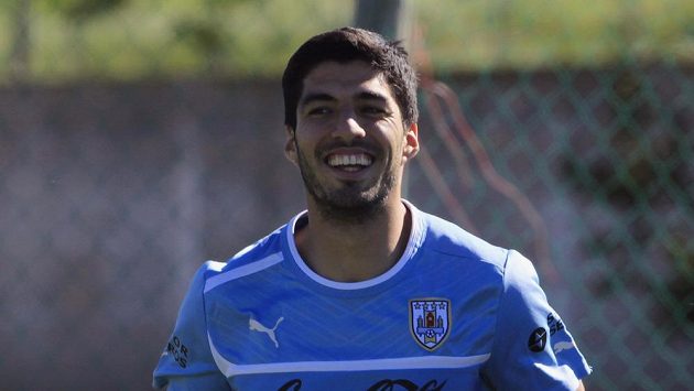 Útočník Luis Suárez na tréninku národního týmu před brazilským MS. Útočník Luis Suárez na tréninku národního týmu před brazilským MS.