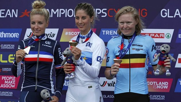 Jolanda Neffová (upostřed) se potřetí stala mistryní světa Jolanda Neffová (upostřed) se potřetí stala mistryní světa