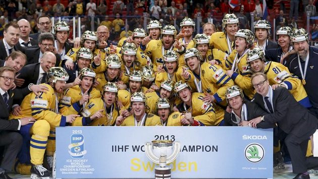 Týmové foto hokejových mistrů světa ze Švédska pro rok 2013.