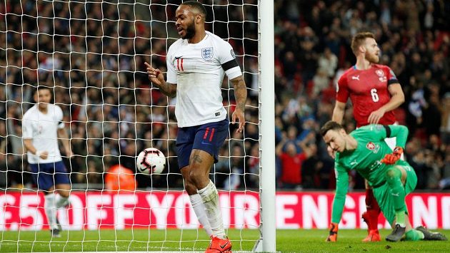 Angličan Raheem Sterling se raduje z gólu proti Česku. Angličan Raheem Sterling se raduje z gólu proti Česku.