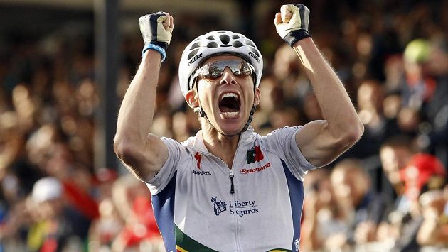 Portugalec Rui Costa se raduje z titulu mistra světa. Portugalec Rui Costa se raduje z titulu mistra světa.