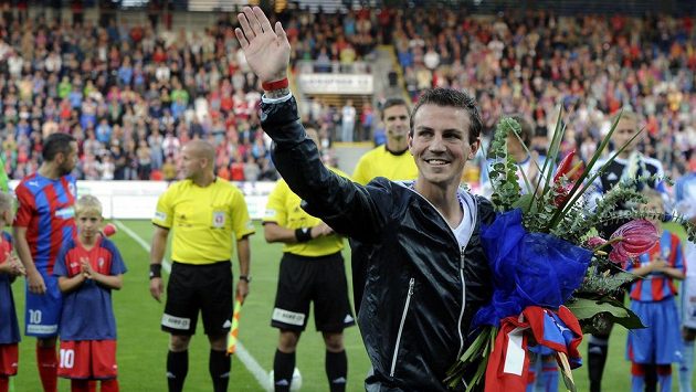 Vladimír Darida se loučí s plzeňskými fanoušky. Vladimír Darida se loučí s plzeňskými fanoušky.