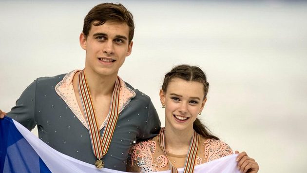 Krasobruslaři Anna Dušková a Martin Bidař Krasobruslaři Anna Dušková a Martin Bidař