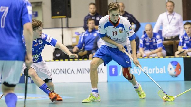 Patrik Dóža pálí na turnaji Euro Floorball Tour proti Finsku. Patrik Dóža pálí na turnaji Euro Floorball Tour proti Finsku.