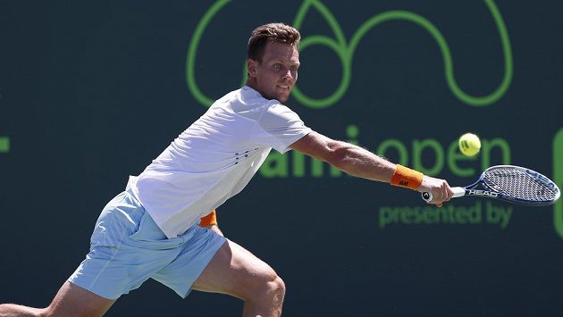 Český tenista Tomáš Berdych v semifinále turnaje v Miami proti Andymu Murraymu. Český tenista Tomáš Berdych v semifinále turnaje v Miami proti Andymu Murraymu.