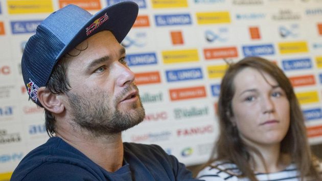 Vodní slalomáři Vavřinec Hradilek a Tereza Fišerová na tiskové konferenci před Světovým pohárem, který se uskuteční v Praze. Vodní slalomáři Vavřinec Hradilek a Tereza Fišerová na tiskové konferenci před Světovým pohárem, který se uskuteční v Praze.