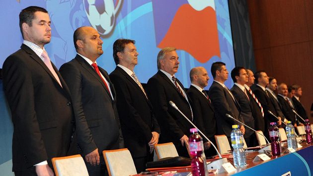 Výkonný výbor FAČR (zleva): Petr Voženílek, Josef Tancoš, Roman Berbr, Rostislav Votík, Tomáš Paclík, Petr Doležal a Rudolf Řepka během Valné hromady Fotbalové asociace. Výkonný výbor FAČR (zleva): Petr Voženílek, Josef Tancoš, Roman Berbr, Rostislav Votík, Tomáš Paclík, Petr Doležal a Rudolf Řepka během Valné hromady Fotbalové asociace.