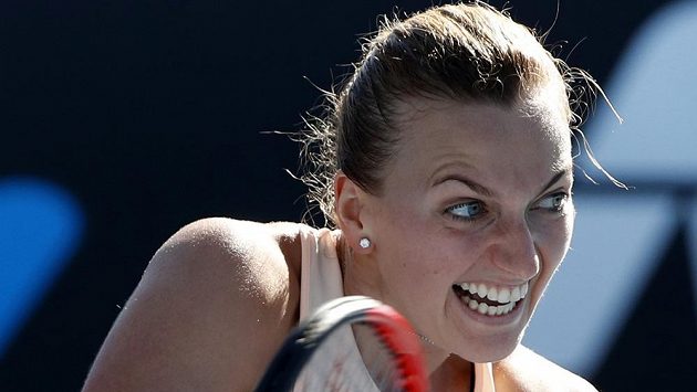 Česká tenistka Petra Kvitová při svém návratu na grandslamové Australian Open prohrála v 1. kole bitvu s Němkou Andreou Petkovicovou 3:6, 6:4 a 8:10. Česká tenistka Petra Kvitová při svém návratu na grandslamové Australian Open prohrála v 1. kole bitvu s Němkou Andreou Petkovicovou 3:6, 6:4 a 8:10.