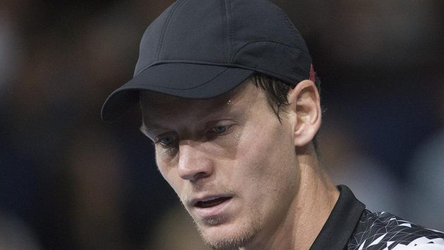 Zadumaný český tenista Tomáš Berdych. Spojí skutečně síly s některou z legend? Zadumaný český tenista Tomáš Berdych. Spojí skutečně síly s některou z legend?