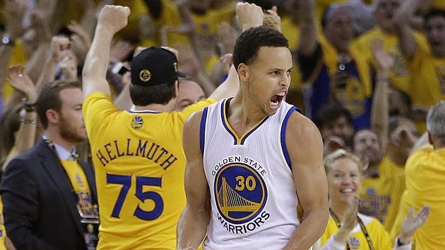 Radostné gesto Stephena Curryho z Golden State Warriors. Radostné gesto Stephena Curryho z Golden State Warriors.