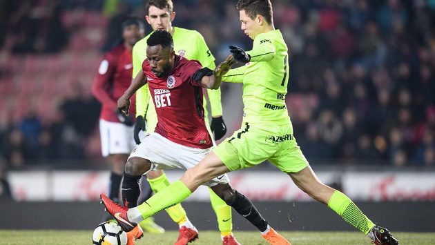 Guelor Kanga ze Sparty Praha a Ladislav Krejčí z Brna. Guelor Kanga ze Sparty Praha a Ladislav Krejčí z Brna.