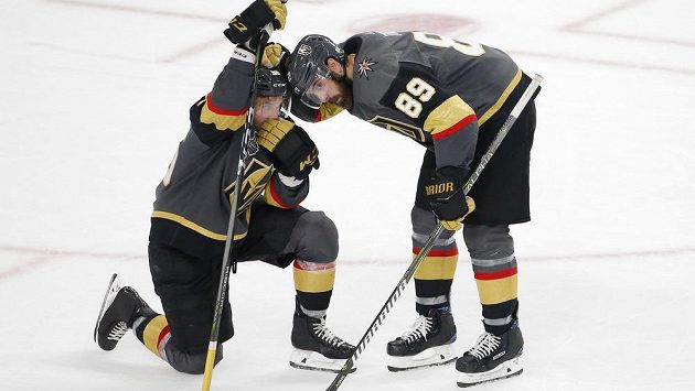 Smutní hráči Vegas Alex Tuch (vpravo) a Erik Haula. Smutní hráči Vegas Alex Tuch (vpravo) a Erik Haula.