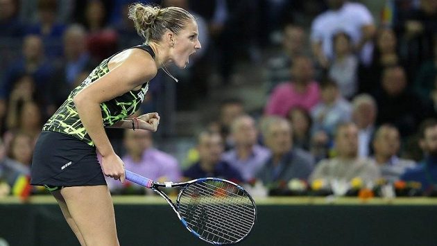 Karolína Plíšková se hecuje v utkání 1. kola Fed Cupu v Rumunsku. Karolína Plíšková se hecuje v utkání 1. kola Fed Cupu v Rumunsku.
