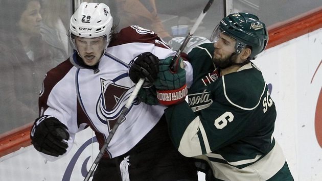 Nathan MacKinnon z Colorada (vlevo) bude na světovém šampionátu debutovat v kanadském dresu. Nathan MacKinnon z Colorada (vlevo) bude na světovém šampionátu debutovat v kanadském dresu.