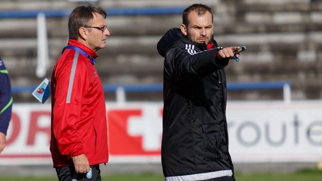 Trenéři Josef Petřík starší (vlevo) a mladší v akci u týmu Frýdku-Místku. Trenéři Josef Petřík starší (vlevo) a mladší v akci u týmu Frýdku-Místku.