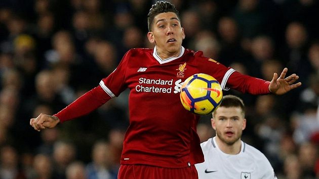 Fotbalisté Liverpoolu v posledních minutách duelu s Tottenhamem čelili hned dvěma penaltám. Zápas Premier League pak skončil 2:2. Fotbalisté Liverpoolu v posledních minutách duelu s Tottenhamem čelili hned dvěma penaltám. Zápas Premier League pak skončil 2:2.