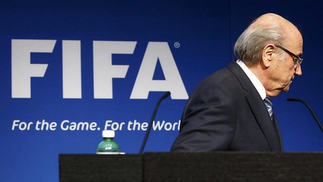 Konec éry Seppa Blattera. Předseda FIFA v úterý rezignoval na svou funkci. Konec éry Seppa Blattera. Předseda FIFA v úterý rezignoval na svou funkci.