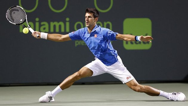 Srbský tenista Novak Djokovič Srbský tenista Novak Djokovič