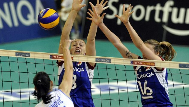 Česká volejbalistka Helena Havelková (vpravo) se vrací do Itálie. Česká volejbalistka Helena Havelková (vpravo) se vrací do Itálie.