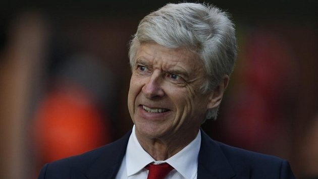 Rozesmátý kouč Arsenalu Arséne Wenger si už vyhlídl první posilu. Rozesmátý kouč Arsenalu Arséne Wenger si už vyhlídl první posilu.