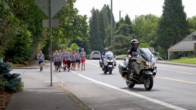 Policie má v oregonském Eugene s běžci většinou veselejší příhody. Policie má v oregonském Eugene s běžci většinou veselejší příhody.
