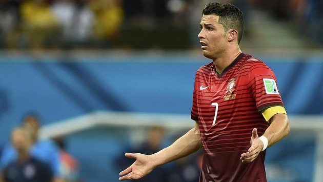 Cristiano Ronaldo je zatím stínem velkého hráče - na MS se nejspíš i kvůli zranění trápí a Portugalsku příliš nepomáhá. Cristiano Ronaldo je zatím stínem velkého hráče - na MS se nejspíš i kvůli zranění trápí a Portugalsku příliš nepomáhá.