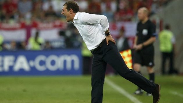 Trenér Chorvatů Slaven Bilič je znám svými emocemi. Trenér Chorvatů Slaven Bilič je znám svými emocemi.