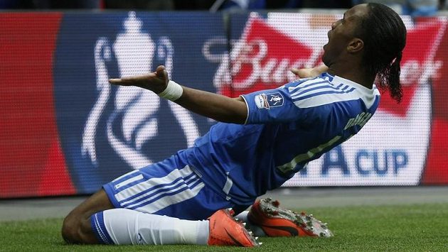 Didier Drogba slaví svou trefu - Chelsea vede 2:0. Didier Drogba slaví svou trefu - Chelsea vede 2:0.