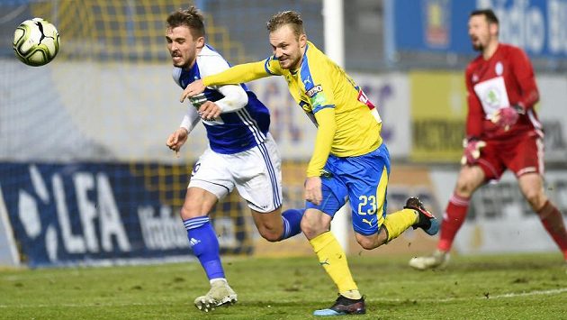 Zleva Tomáš Ladra z Boleslavi a Jakub Hora z Teplic. Zleva Tomáš Ladra z Boleslavi a Jakub Hora z Teplic.