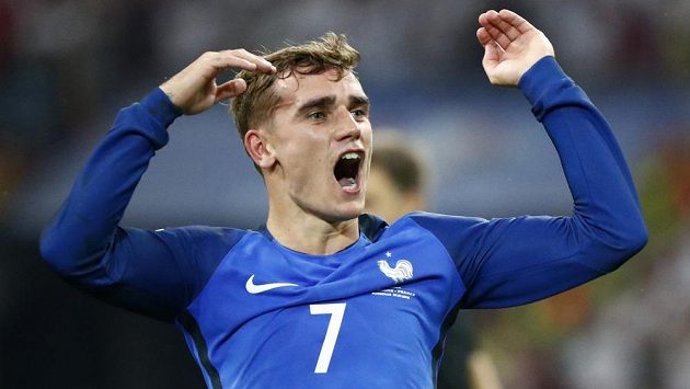 Francouzský útočník Antoine Griezmann byl vyhlášen nejlepším hráčem ME. Francouzský útočník Antoine Griezmann byl vyhlášen nejlepším hráčem ME.