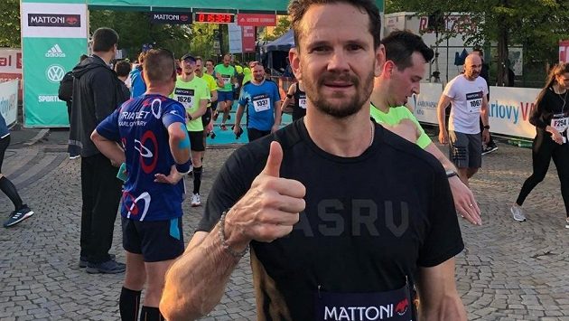 Je to tam. Patrik Eliáš uběhl svůj první půlmaraton. Dal si půlku v Karlových Varech. Je to tam. Patrik Eliáš uběhl svůj první půlmaraton. Dal si půlku v Karlových Varech.