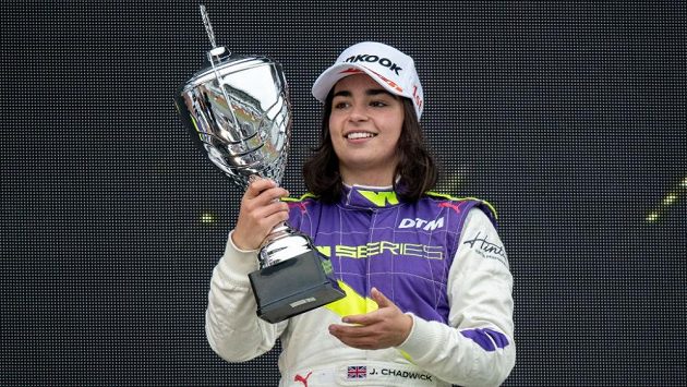 Loňská vítězka ženského formulového šampionátu Jamie Chadwicková se spolu se svými kolegyněmi představí v rámci závodů formule 1. Loňská vítězka ženského formulového šampionátu Jamie Chadwicková se spolu se svými kolegyněmi představí v rámci závodů formule 1.