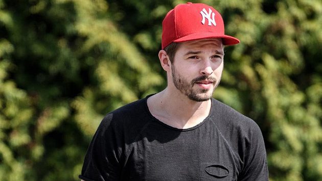 Dominik Furch přichází na sraz české hokejové reprezentace. Dominik Furch přichází na sraz české hokejové reprezentace.