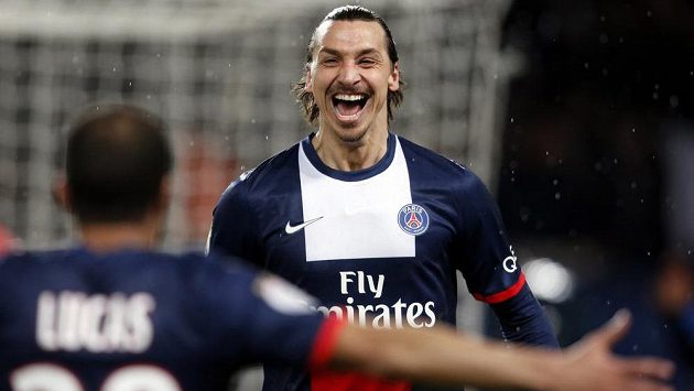 Kanonýr PSG Zlatan Ibrahimovic slaví dvoubrankovou výhru nad Girondins Bordeaux. Kanonýr PSG Zlatan Ibrahimovic slaví dvoubrankovou výhru nad Girondins Bordeaux.