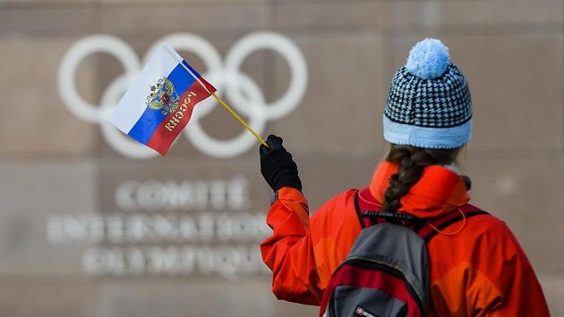 MOV rozhodl o suspendaci Ruského olympijského výboru. Ruští sportovci mohou na ZOH v Pchjongčchyngu závodit jen pod neutrální vlajkou MOV rozhodl o suspendaci Ruského olympijského výboru. Ruští sportovci mohou na ZOH v Pchjongčchyngu závodit jen pod neutrální vlajkou