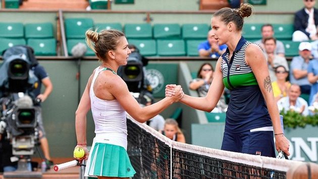 Simona Halepová (vlevo) a Karolína Plíšková. Simona Halepová (vlevo) a Karolína Plíšková.