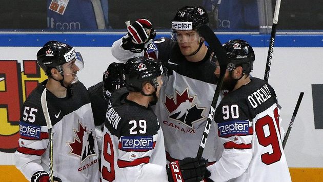 Zleva radující se Kanaďané Mark Scheifele, Nate MacKinnon, Colton Parayko a Ryan O´Reilly. Zleva radující se Kanaďané Mark Scheifele, Nate MacKinnon, Colton Parayko a Ryan O´Reilly.