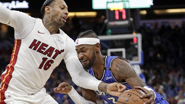 Terrence Ross (vpravo) z Orlanda v souboji s Jamesem Johnsonem z Miami. Terrence Ross (vpravo) z Orlanda v souboji s Jamesem Johnsonem z Miami.