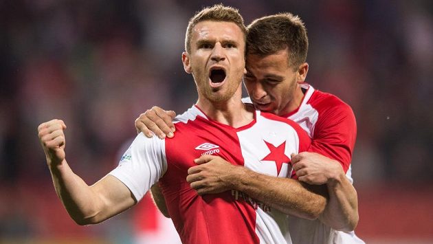 Útočník Slavie Muris Mešanovič (vlevo) se raduje ze své branky proti Karviné. Gratuluje mu k ní Josef Hušbauer. Útočník Slavie Muris Mešanovič (vlevo) se raduje ze své branky proti Karviné. Gratuluje mu k ní Josef Hušbauer.