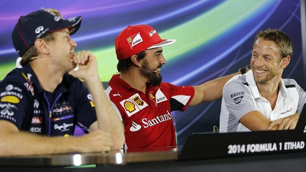 Sebastian Vettel (vlevo) se stěhuje do Ferrari místo Fernanda Alonsa (uprostřed), který by měl podle všeho zakotvit v McLarenu. Sebastian Vettel (vlevo) se stěhuje do Ferrari místo Fernanda Alonsa (uprostřed), který by měl podle všeho zakotvit v McLarenu.