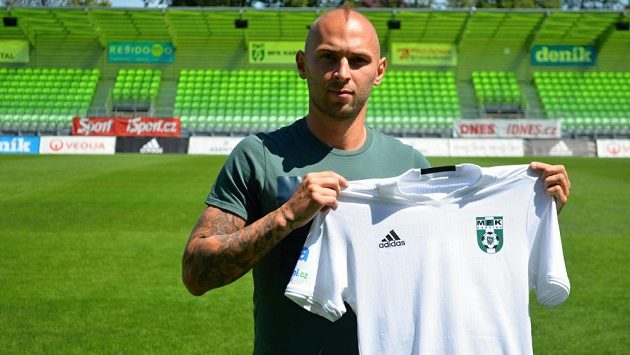 Bývalý slovenský reprezentant do 21 let Peter Štěpanovský z Dunajské Stredy je druhou posilou fotbalové Karviné. Bývalý slovenský reprezentant do 21 let Peter Štěpanovský z Dunajské Stredy je druhou posilou fotbalové Karviné.