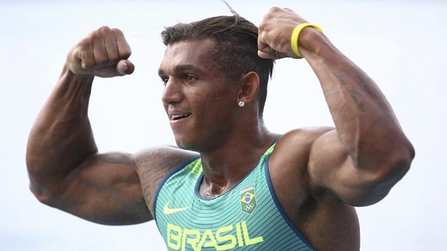 Brazilec Isaquias Queiroz Dos Santos, soupeř Martina Fuksy. Brazilec Isaquias Queiroz Dos Santos, soupeř Martina Fuksy.